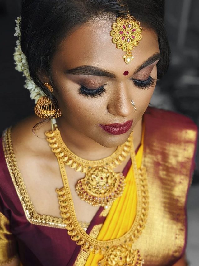Premium Photo | Young indian bride in luxurious bridal costume with makeup  and heavy jewelry